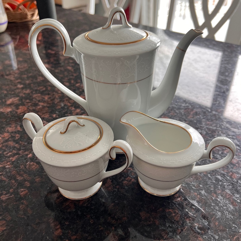 NORITAKE GUENEVERE 6517 Tall Teapot, Creamer and Sugar Bowl with Lid